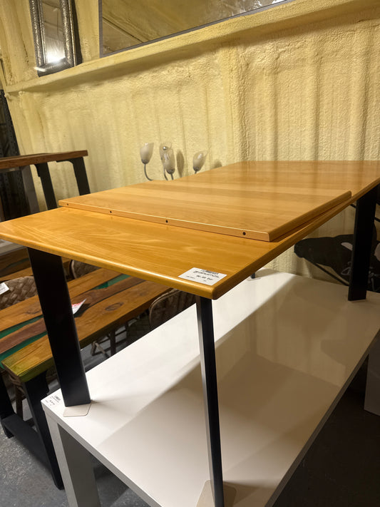 Table moderne plateau bois pied noir avec rallonge