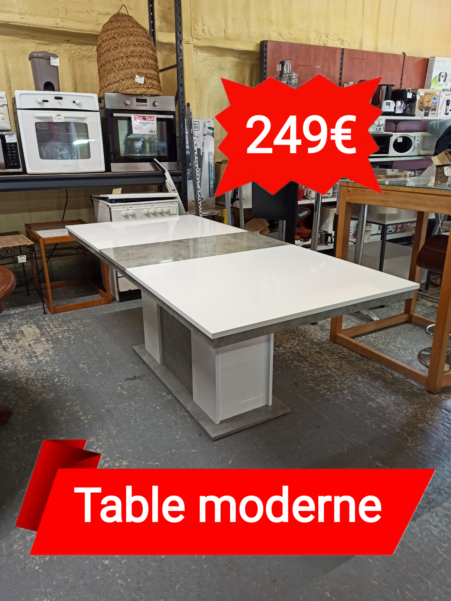 Table moderne blanche avec rallonge